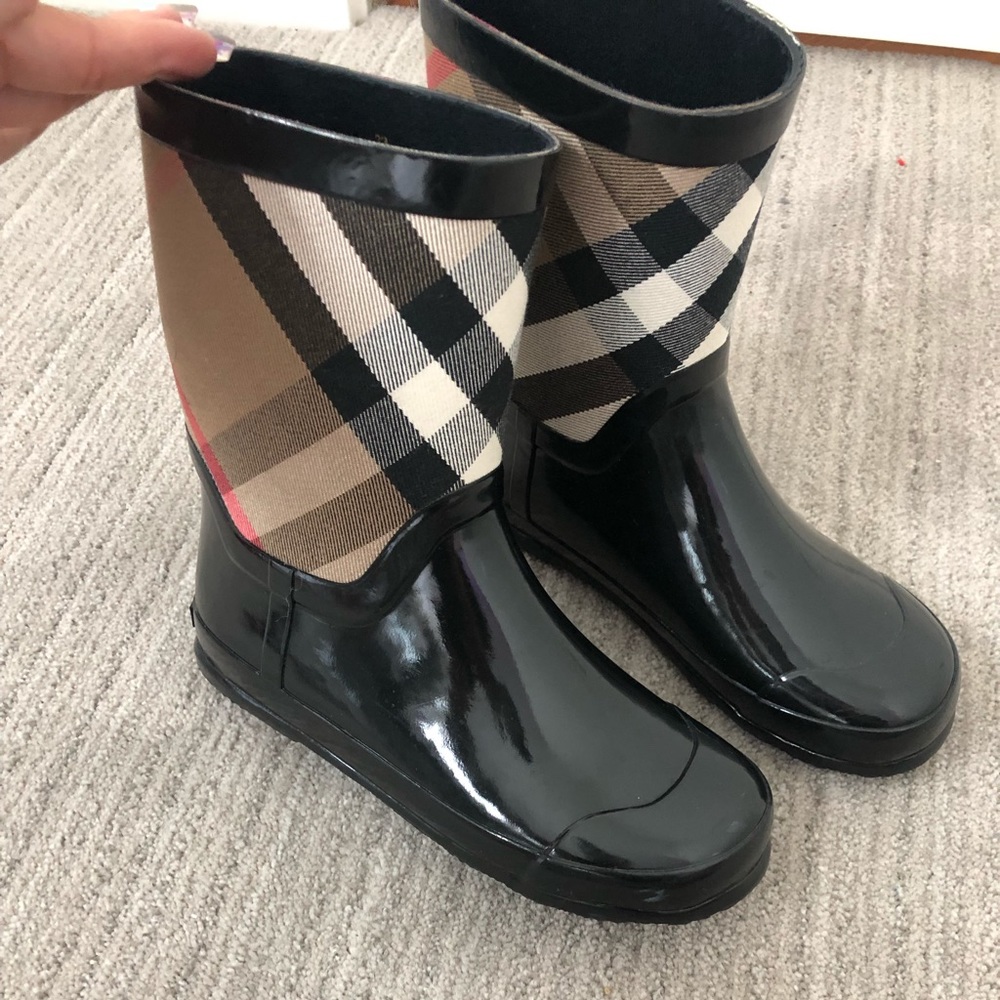 Basically new Burberry rain boots